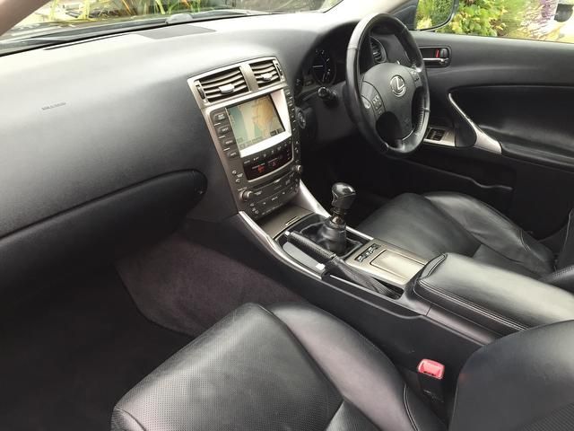 2007 Lexus IS 220D 2.2 TD SE 4dr sat nav image 5