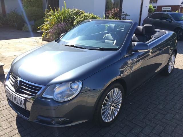 2007 Volkswagen EOS 2.0 TDI Sport 2dr image 1