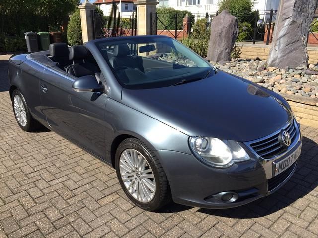 2007 Volkswagen EOS 2.0 TDI Sport 2dr image 3