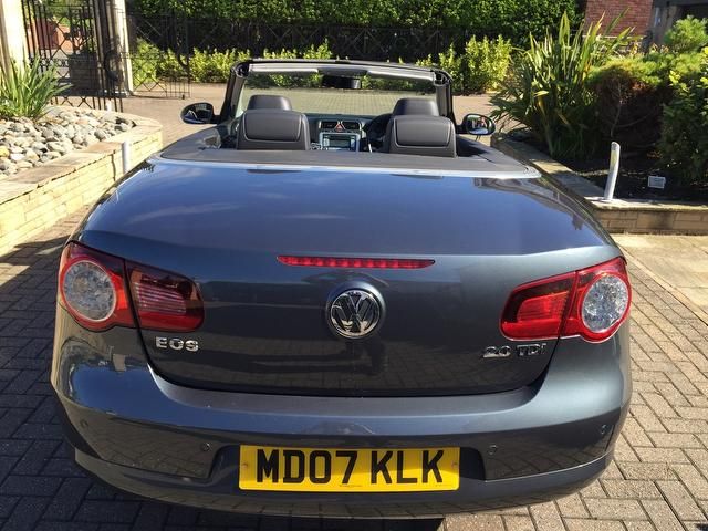2007 Volkswagen EOS 2.0 TDI Sport 2dr image 4
