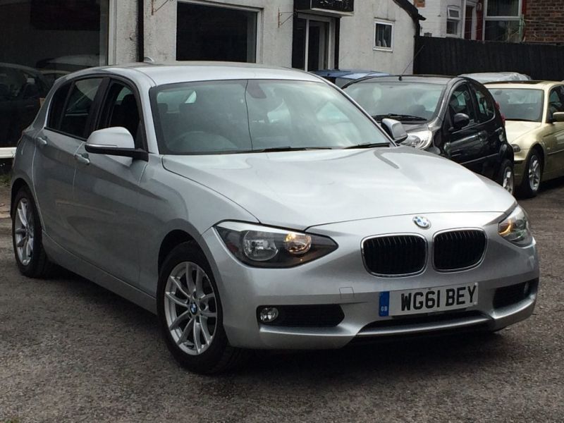 2011 BMW 1 SERIES 2.0 118d SE 5dr image 1