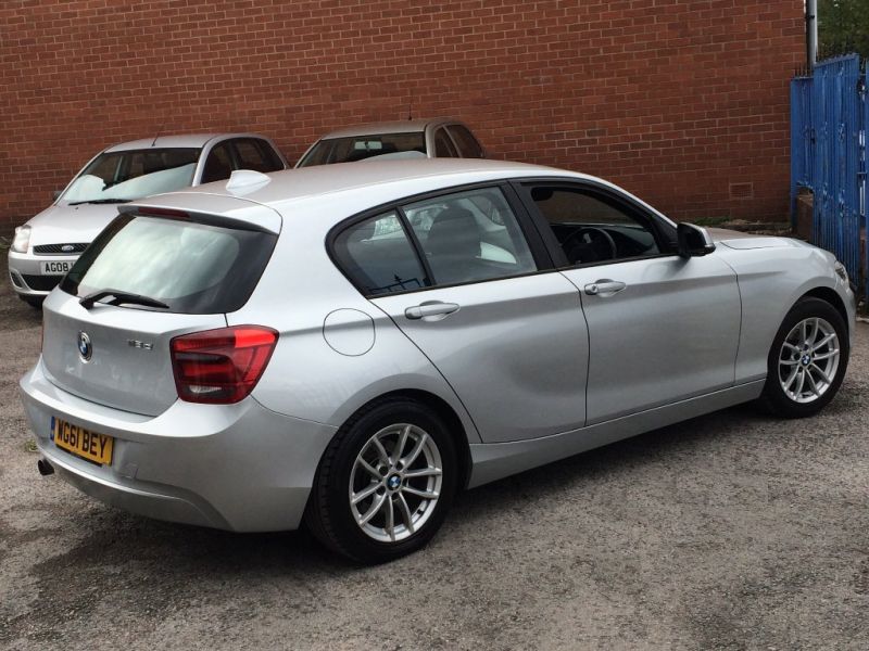 2011 BMW 1 SERIES 2.0 118d SE 5dr image 3