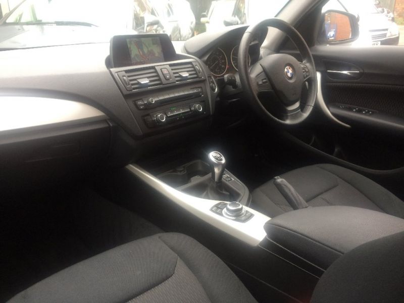 2011 BMW 1 SERIES 2.0 118d SE 5dr image 4