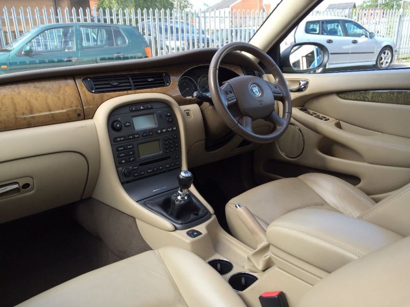 2004 Jaguar X-Type 2.0 D SE 4dr image 4