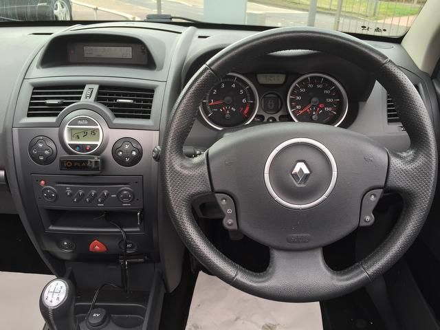 2008 Renault Megane 1.6 VVT Dynamique 2dr image 7