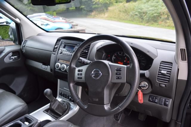 2013 NISSAN NAVARA 2.5 DCI TEKNA 4X4 SHR DCB 5d image 4