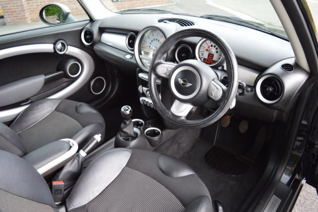 2009 MINI HATCH 1.6 COOPER 3d image 4