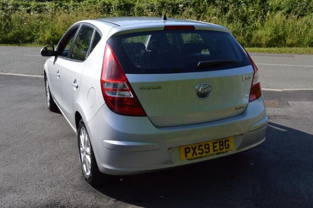2010 HYUNDAI I30 1.6 COMFORT CRDI 5d image 3