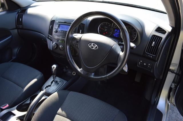 2010 HYUNDAI I30 1.6 COMFORT CRDI 5d image 4