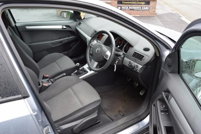 2007 VAUXHALL ASTRA 1.6 SXI 5d image 4