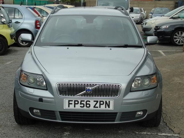 2006 Volvo V50 2.4 D5 SE Geartronic 5dr image 2