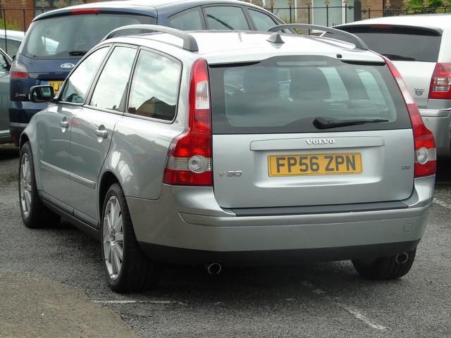 2006 Volvo V50 2.4 D5 SE Geartronic 5dr image 3