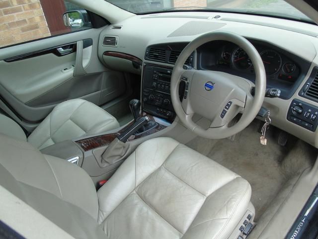 2005 Volvo V70 2.4 D SE 5dr image 5
