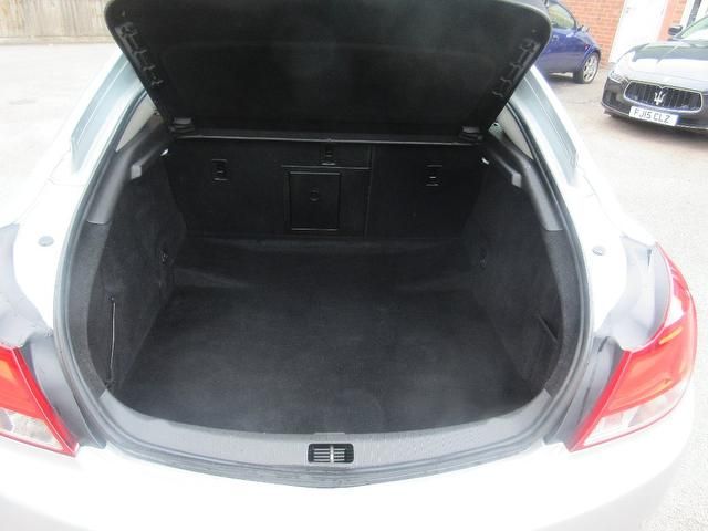 2011 Vauxhall Insignia 2.0 CDTi 16v SRi 5dr image 6