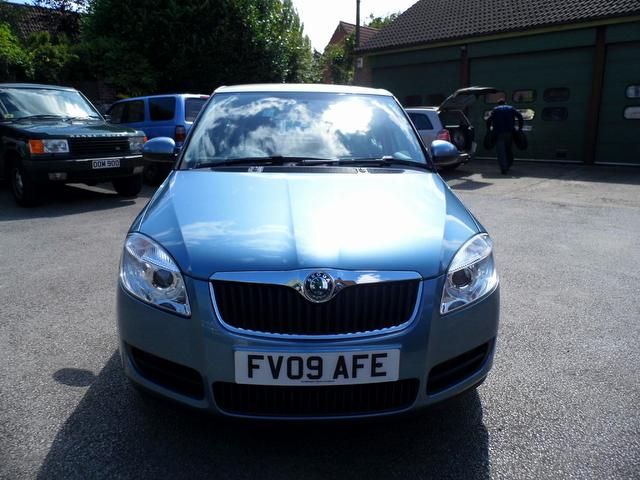 2009 Skoda Fabia 1.6 16v 2 Tiptronic 5dr image 2