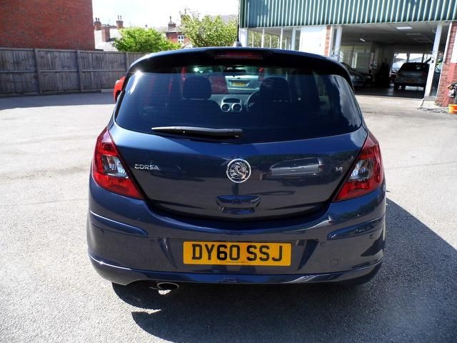2010 Vauxhall Corsa 1.4 i 16v SRi 5dr image 4