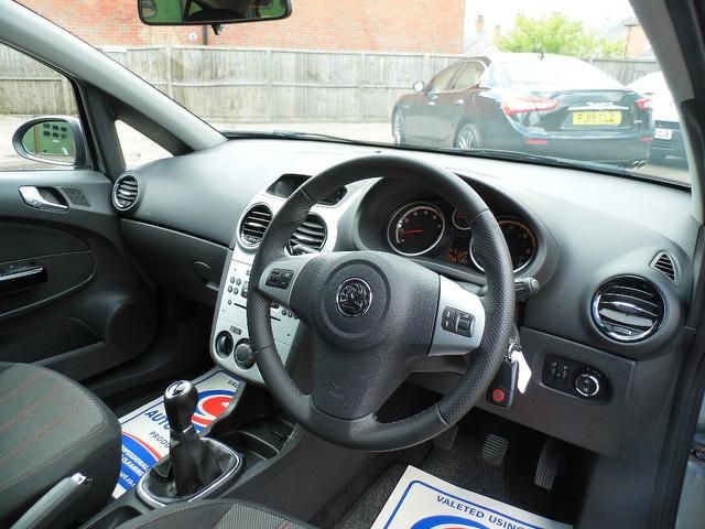 2010 Vauxhall Corsa 1.4 i 16v SXi 5dr image 7