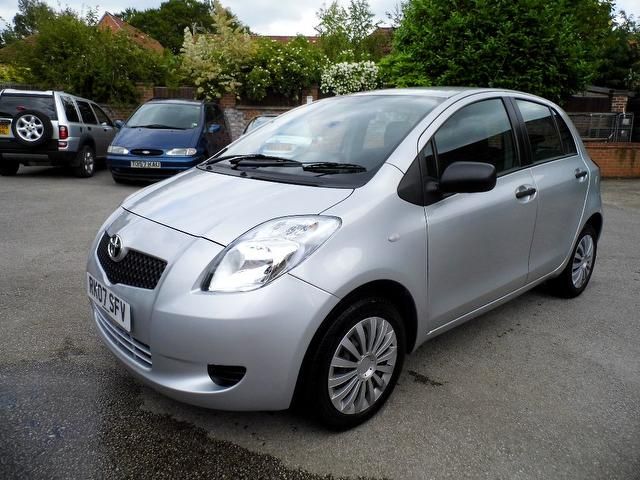 2007 Toyota Yaris 1.0 VVT-i T2 5dr image 3