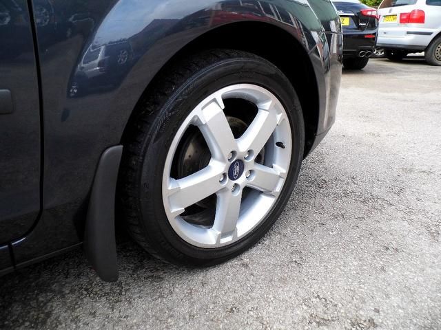 2007 Ford Focus 1.8 Zetec Climate 5dr image 5