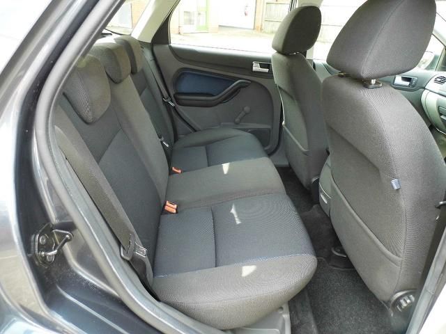2007 Ford Focus 1.8 Zetec Climate 5dr image 7