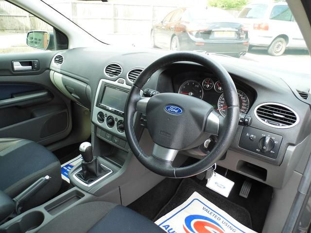 2007 Ford Focus 1.8 Zetec Climate 5dr image 8