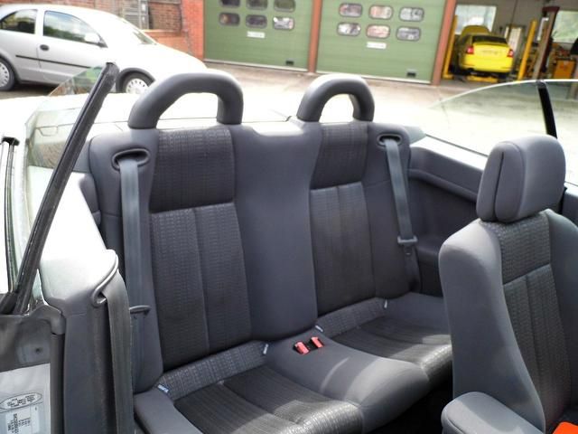 2008 Renault Megane 1.6 VVT Dynamique 2dr image 8