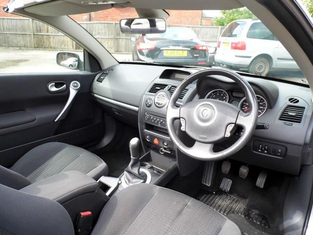 2008 Renault Megane 1.6 VVT Dynamique 2dr image 9