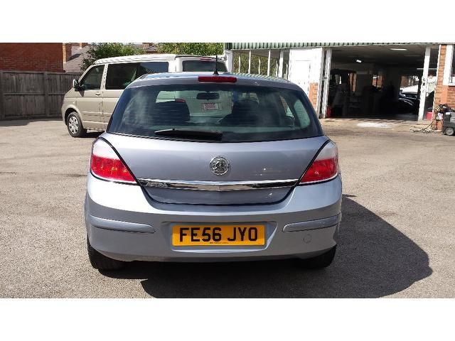 2006 Vauxhall Astra 1.4 i 16v SXi 5dr image 4