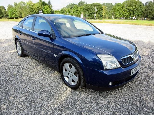 2005 Vauxhall Vectra 2.2 i 16v Design 5dr image 1