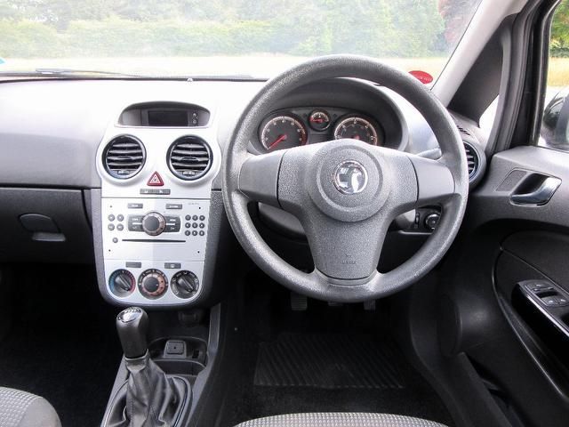 2012 Vauxhall Corsa 1.0 i ecoFLEX 12v S 3dr image 5