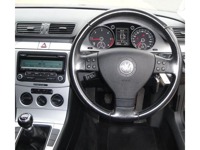 2009 Volkswagen Passat 2.0 TDI CR Highline 4dr image 5