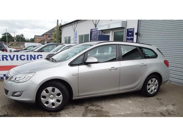 2011 Vauxhall Astra 1.7 CDTi ecoFLEX 16v Exclusiv 5dr image 2