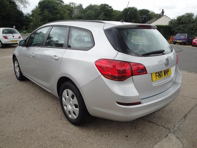 2011 Vauxhall Astra 1.7 CDTi ecoFLEX 16v Exclusiv 5dr image 5