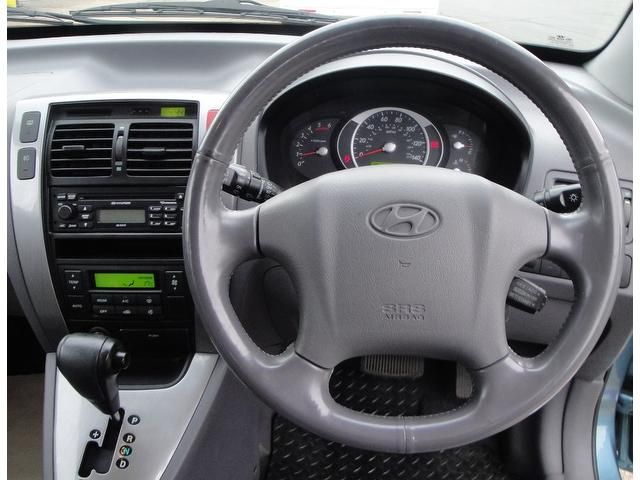 2005 Hyundai Tucson 2.0 CRTD CDX Station Wagon 5dr image 4