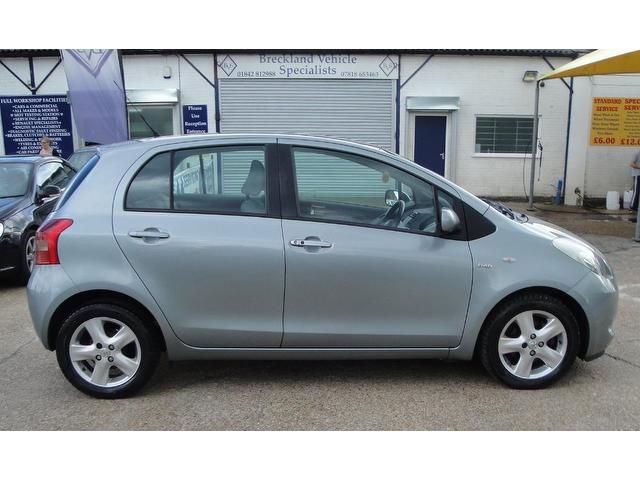 Toyota Yaris 1.4 D-4D T Spirit 5dr image 3