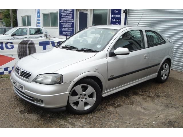 2004 Vauxhall Astra 2.0 DTi 16v SRi 3dr image 2