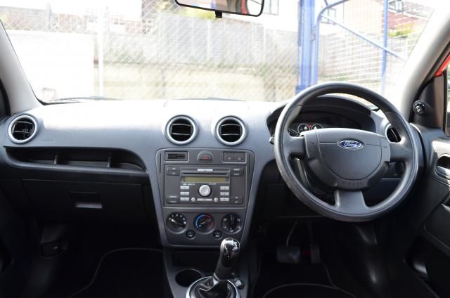 2010 Ford Fusion 1.4 Style Automatic image 5