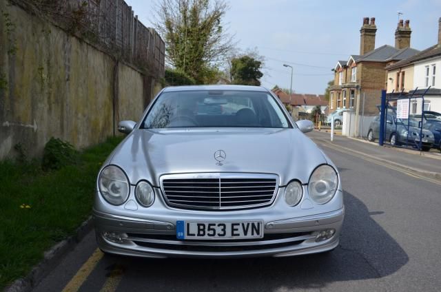 2004 Mercedes-Benz E320 CDI Avantgarde image 2