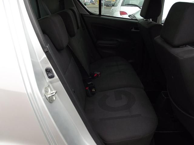 2008 Vauxhall Agila 1.3 CDTi 16v Design 5dr image 6