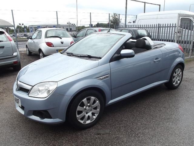 2006 Vauxhall Tigra 1.4 i 16v 2dr image 1