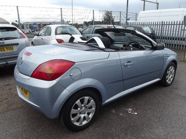 2006 Vauxhall Tigra 1.4 i 16v 2dr image 4