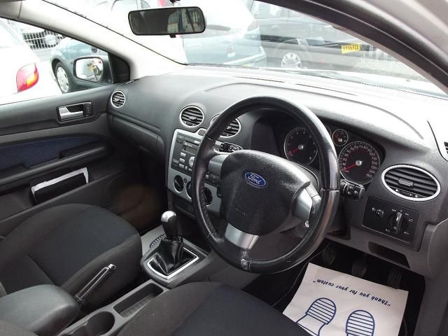 2005 Ford Focus 1.6 Zetec Climate 5dr image 5