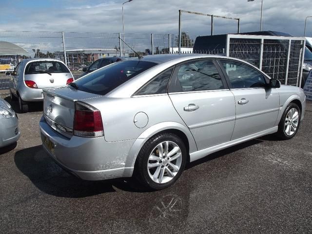 2007 Vauxhall Vectra 1.8 i VVT SRi 5dr image 4