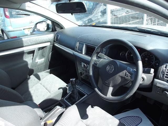 2007 Vauxhall Vectra 1.8 i VVT SRi 5dr image 5