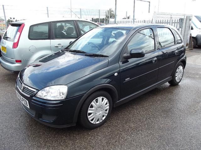2005 Vauxhall Corsa 1.4 i 16v Design 5dr image 1