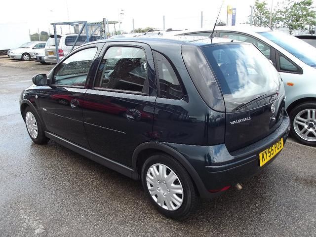 2005 Vauxhall Corsa 1.4 i 16v Design 5dr image 2