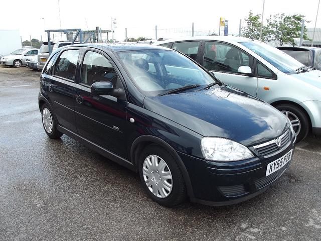 2005 Vauxhall Corsa 1.4 i 16v Design 5dr image 3
