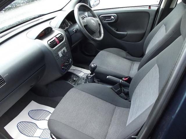 2005 Vauxhall Corsa 1.4 i 16v Design 5dr image 7