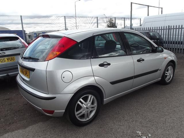 2002 Ford Focus 1.8 i 16v Zetec 5dr image 4