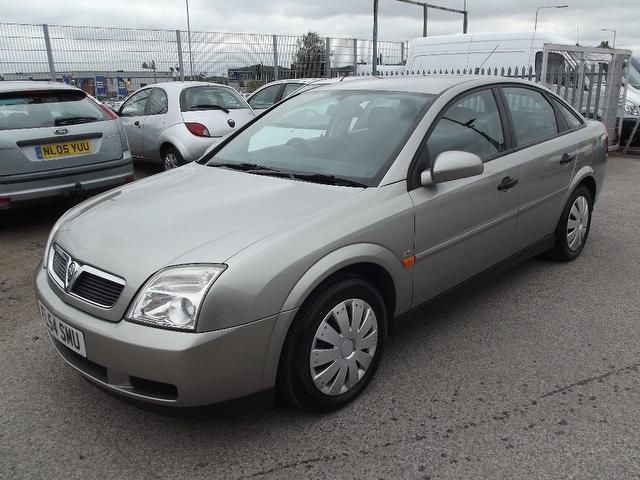 2004 Vauxhall Vectra 1.8 i 16v LS 5dr image 1
